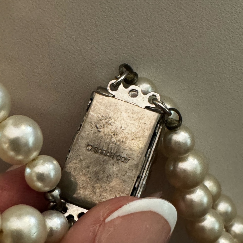 Elegant Faux Pearl Necklace with Silver Accents - Picture 6 of 8